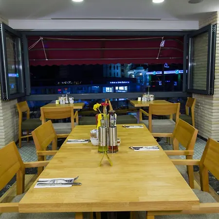 엠파이어 스위트 3*